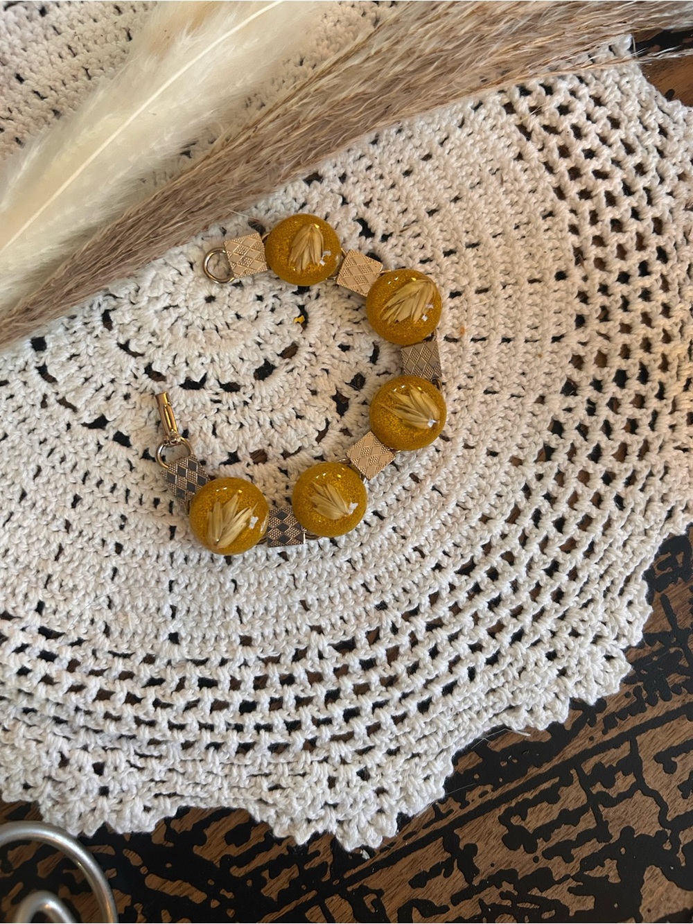 Vintage Botanical Lucite Bracelet – Dried Wheat / Grass Encased Beads